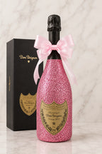 Dom Pérignon 2017 – Růžová třpytivá zdobená lahev v dárkové krabičce