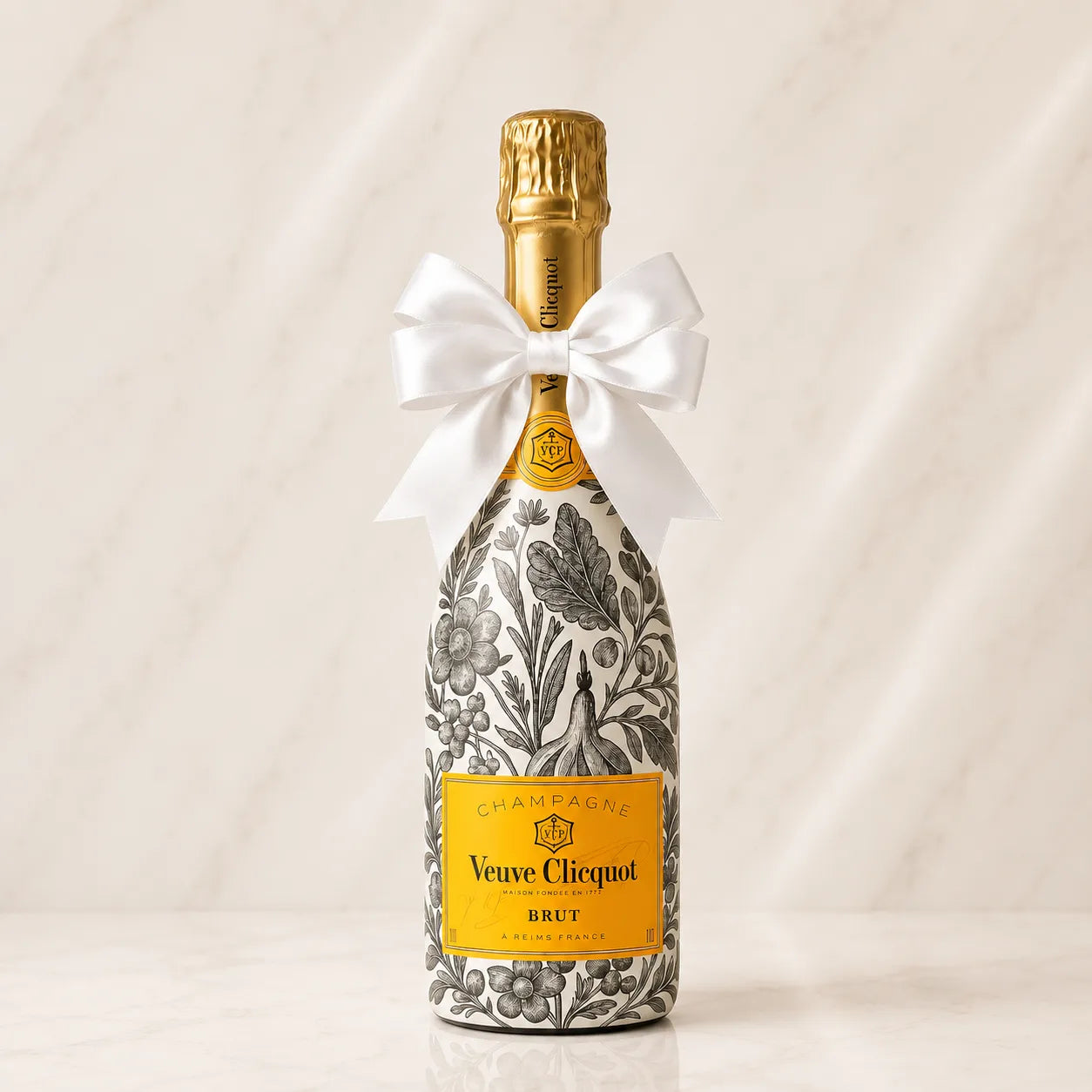 Veuve Clicquot Brut – Dárková zdobená lahev černo-bílé květiny | DressBottle