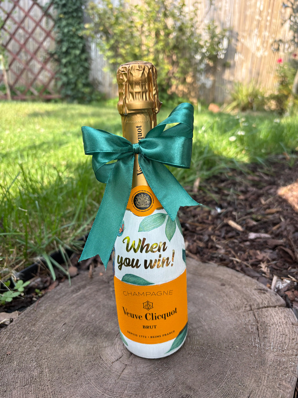 Personalizovaný Veuve Clicquot brut s pávem. 