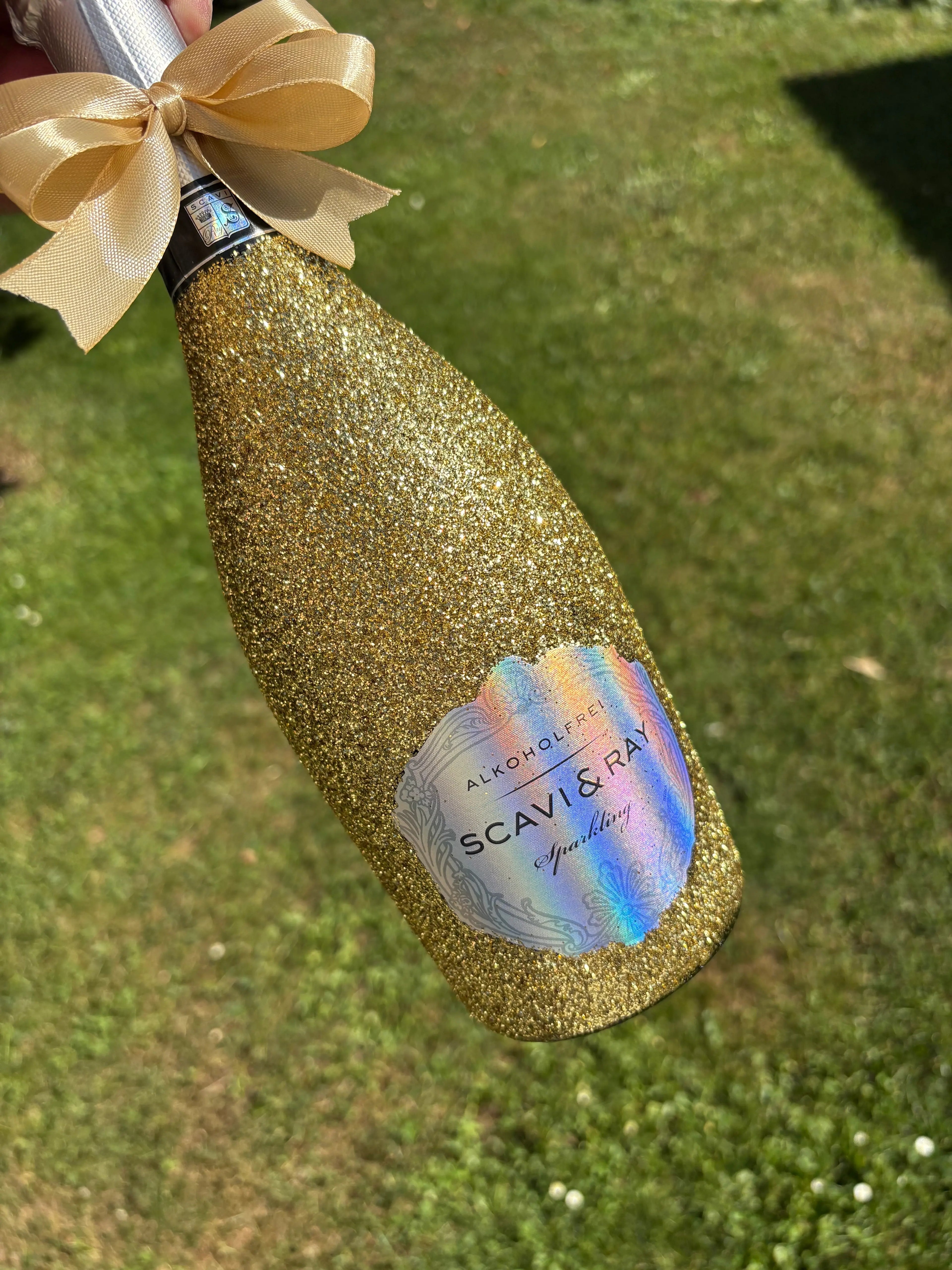Scavi-Ray alcoholfrei zdobený zlatýma třpytkama. Dressbottle