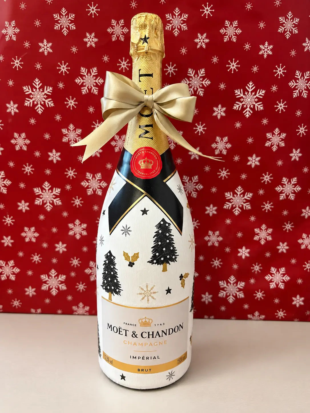 Vánoční Moët & Chandon Brut zdobený černým stromečkem