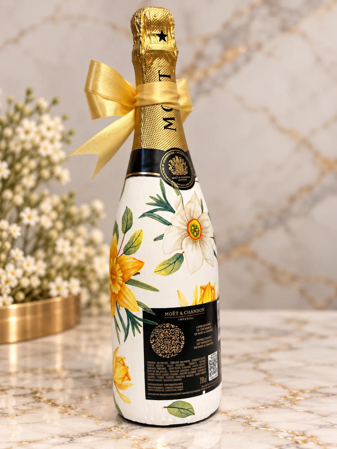 Moët & Chandon brut zdobený designem Narcisu