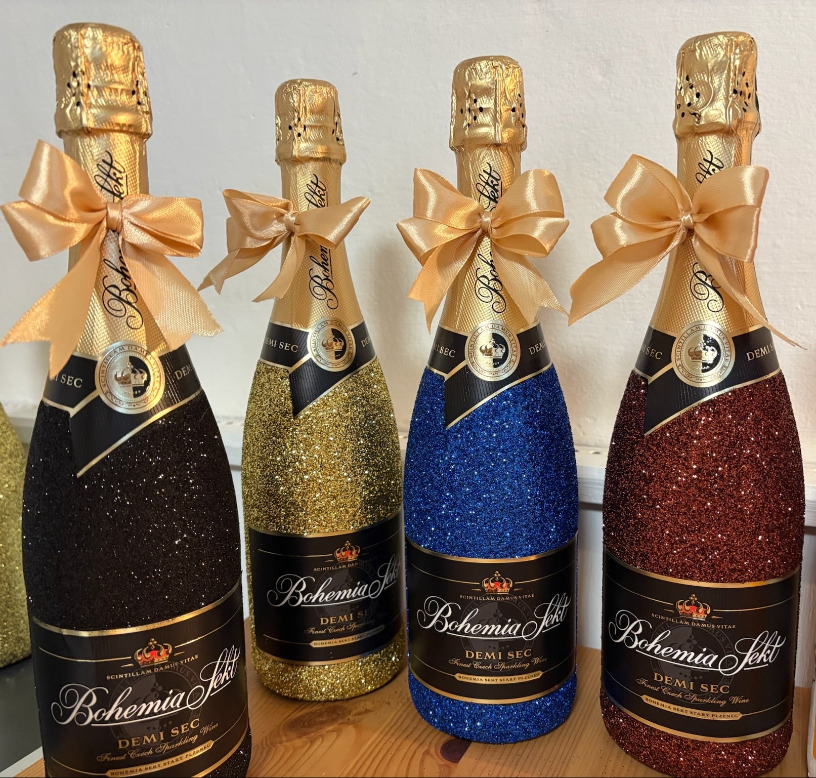 Třpytivé lahve Bohemia Sekt ve všech barvách