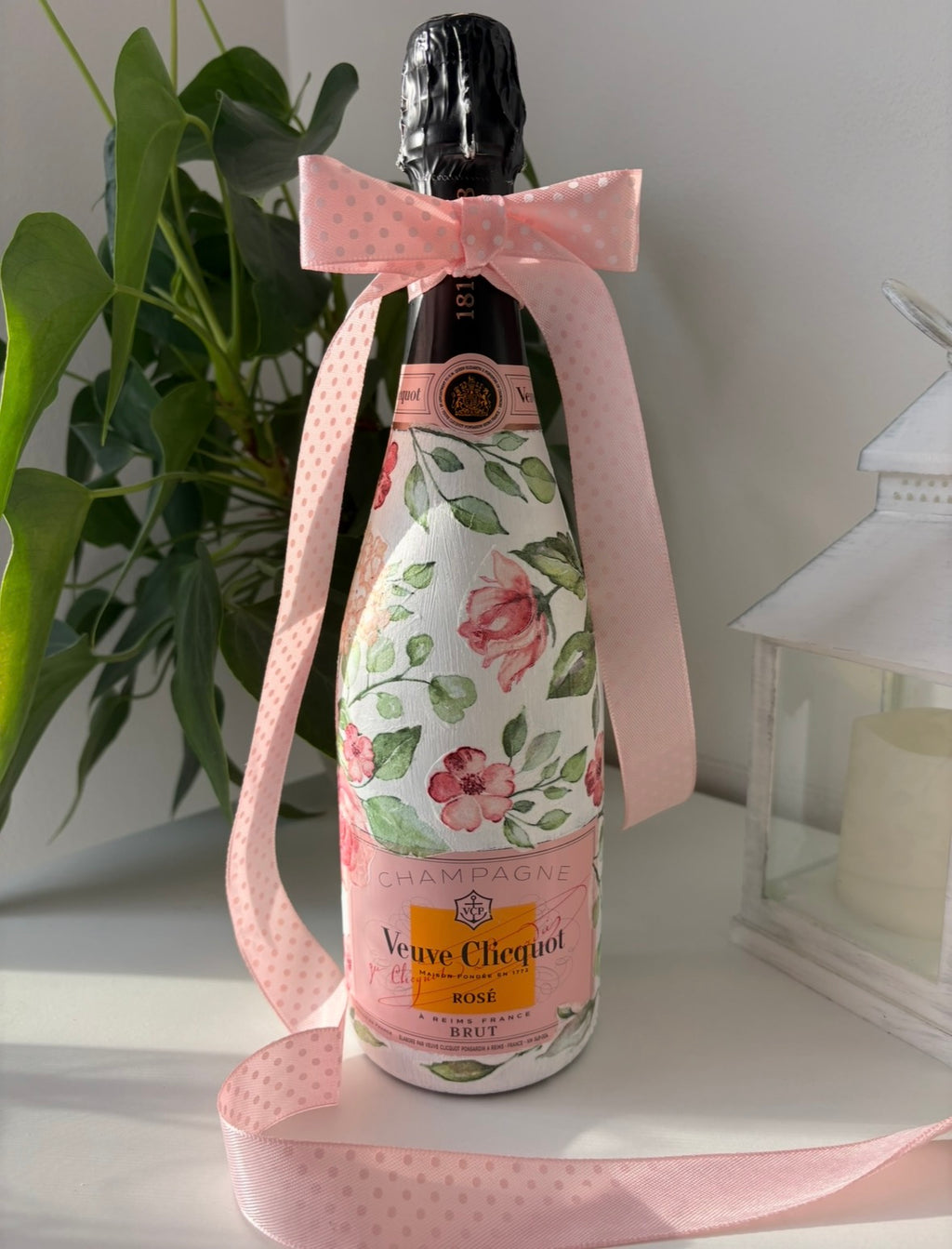 Veuve Clicquot Rosé – Dárková zdobená lahev s růží