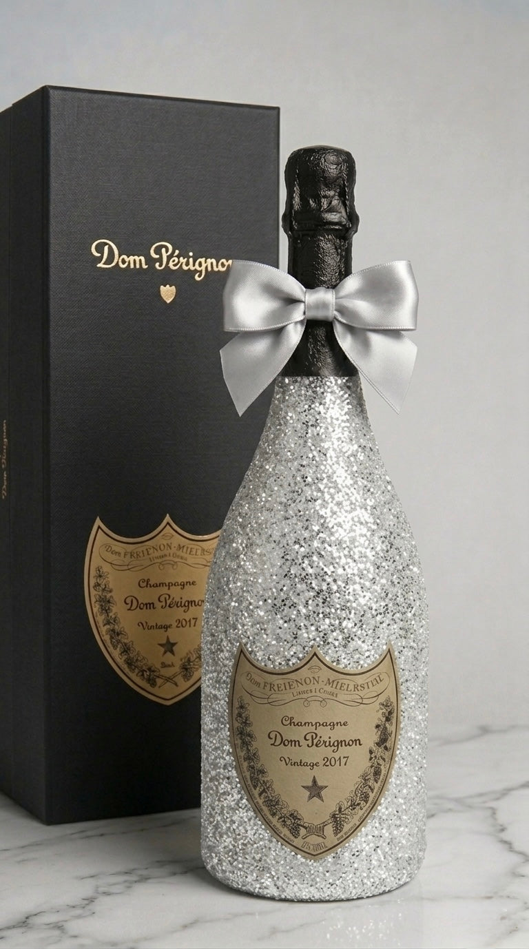 dom perignon vintage 2017 zdobený stříbrnými třpytkami v dárkové krabičce