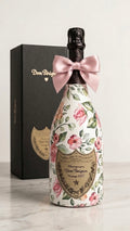 dom perignon vintage 2017 zdobeny motivem růží v dárkové krabičce