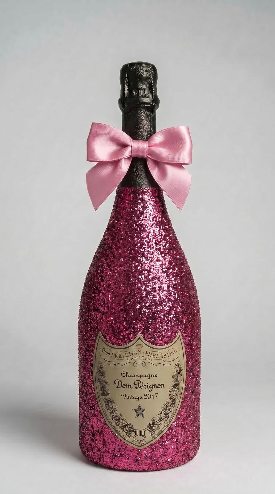 Dom Perignon 2017 zdobený růžovými třpytkami