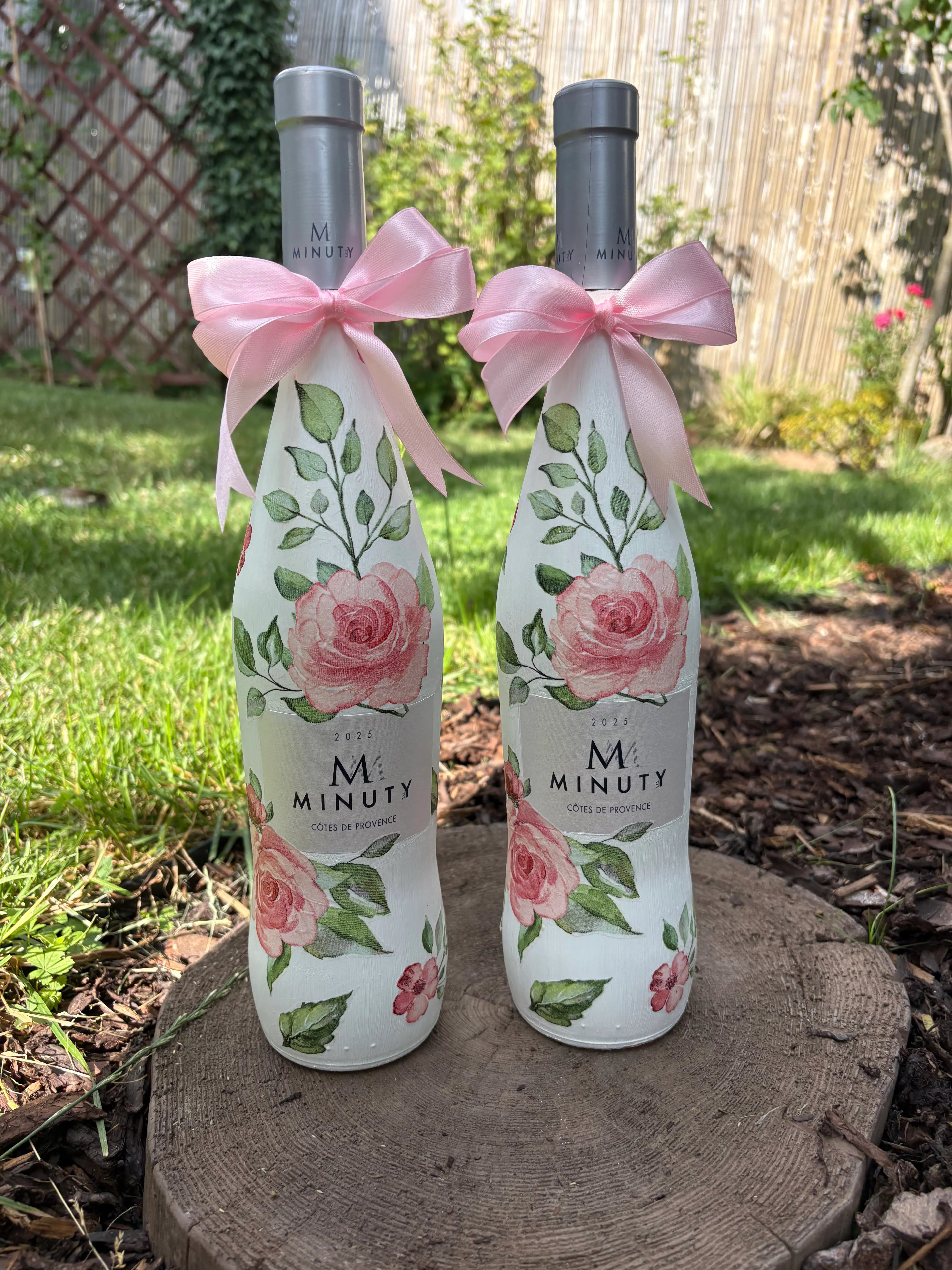 Minuty m rose v dekoru ruzi