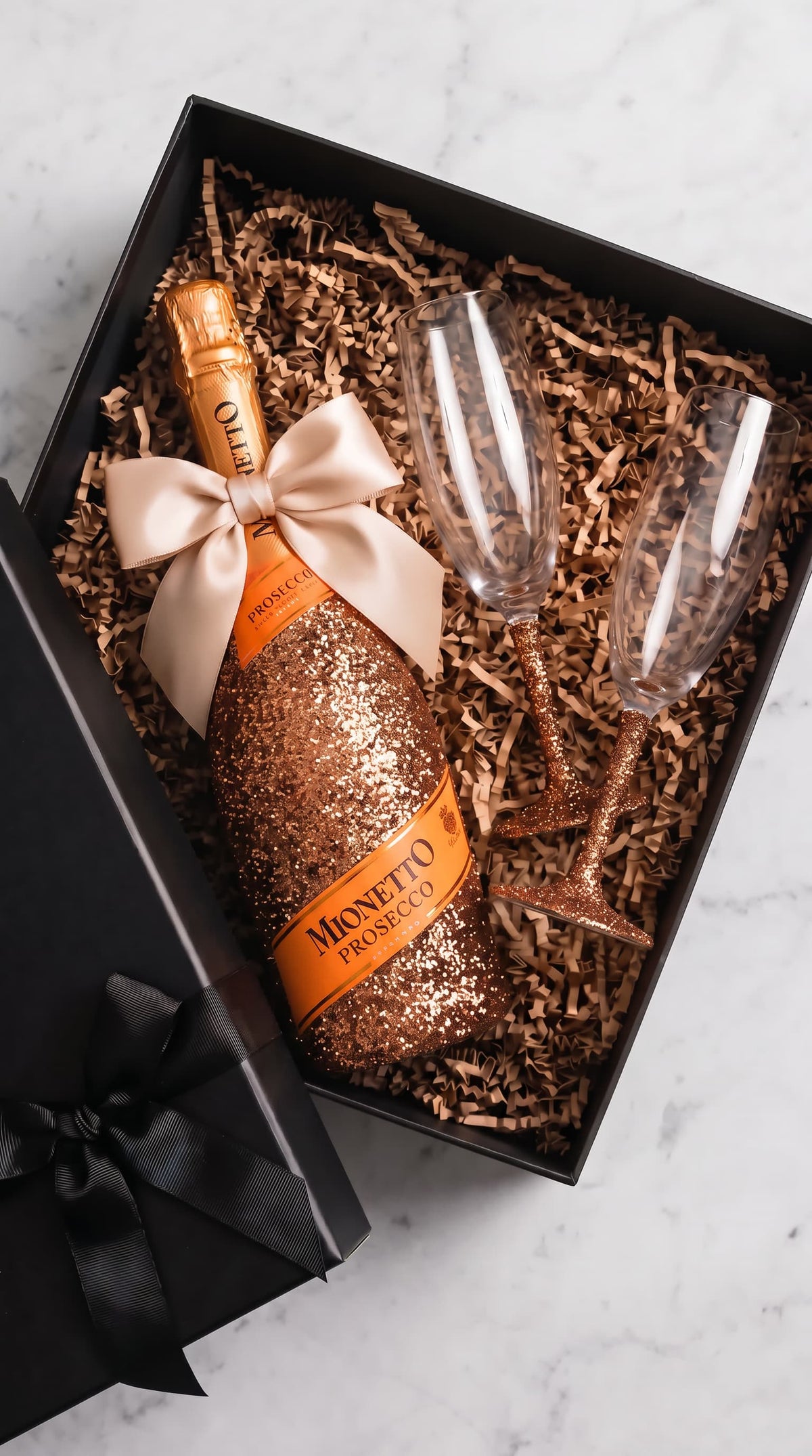 Dárková sada Mionetto Prosecco – Třpytivá lahev s bronzovými třpytkami + skleničky černá | DressBottle