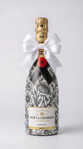 Moët & Chandon Brut – Gift-adorned bottle with black and white floral design