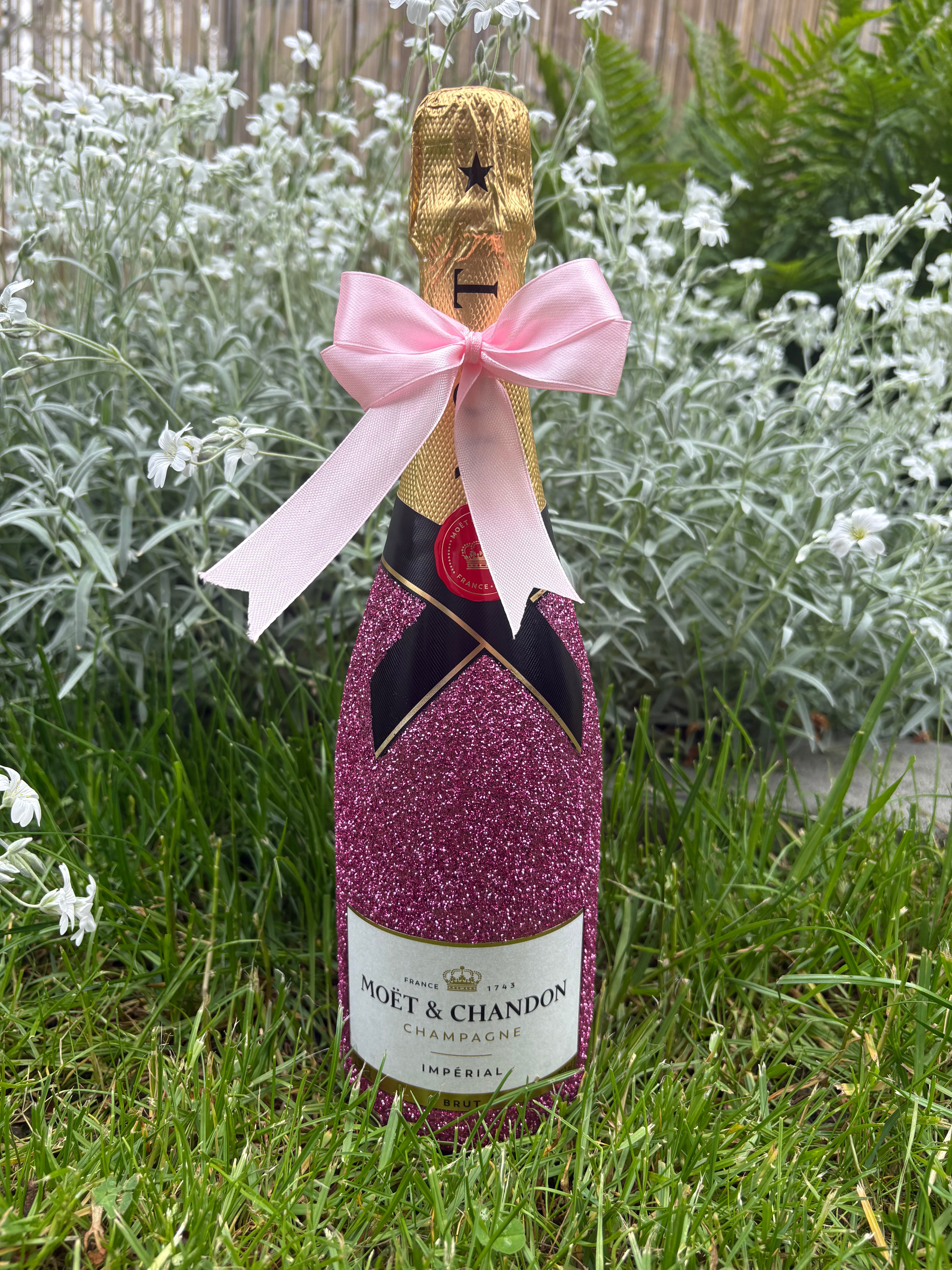 Moët & Chandon Brut – Růžová dárková zdobená lahev