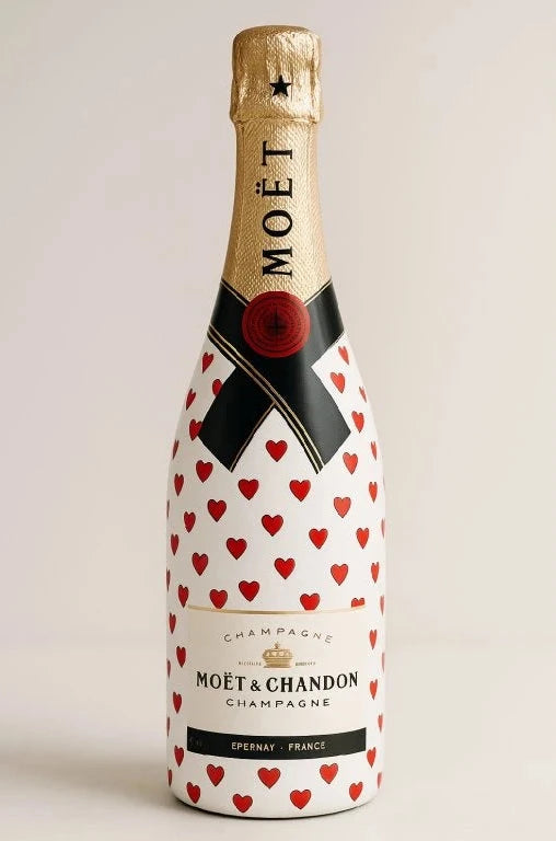Lahev Moët & Chandon s dekorem srdíček