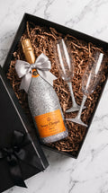Dárková sada Veuve Clicquot – Třpytivá lahev se stříbrnými třpytkami + skleničky černá | DressBottle